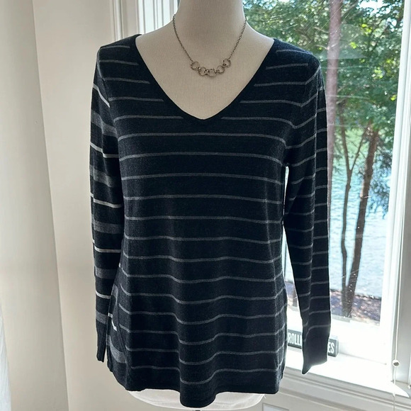 Smartwool Sweaters - SMARTWOOL Merino Wool Blend V-neck Grey Stripe Sweater, Small, Like New
